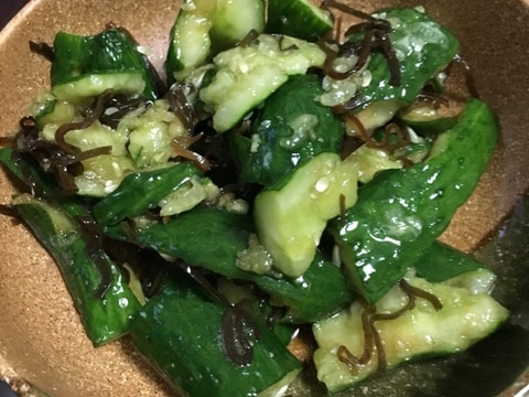 たたききゅうりの塩昆布和え
